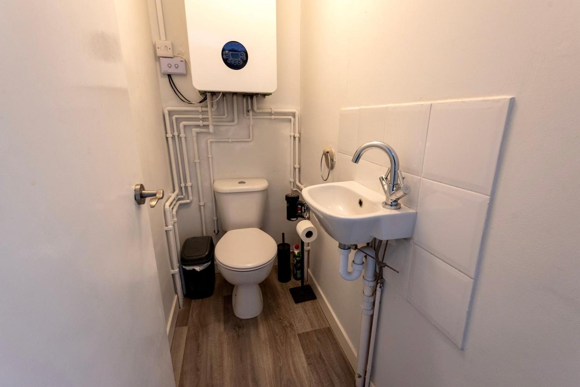Single Room In Brand New 5 Bedroom Home BW Room 2 Solihull Exterior foto