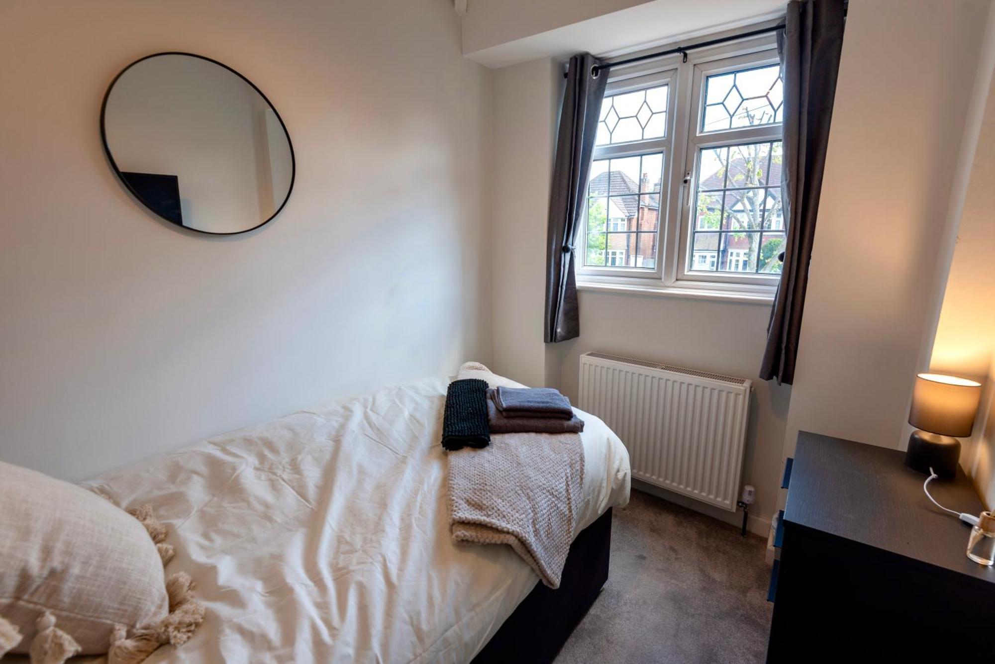 Single Room In Brand New 5 Bedroom Home BW Room 2 Solihull Exterior foto