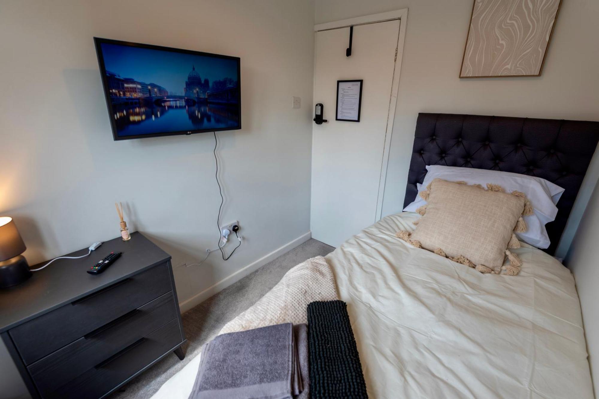 Single Room In Brand New 5 Bedroom Home BW Room 2 Solihull Exterior foto